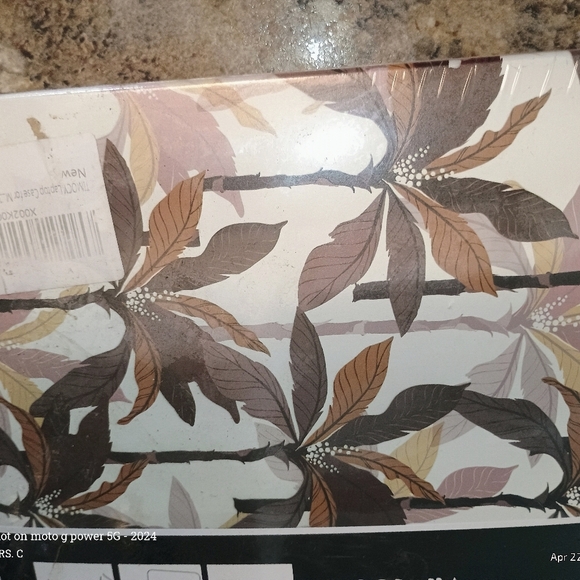 Floral MacBook Case. Brand New In Package Full Cover Protection Thin Lightweight - Picture 4 of 6